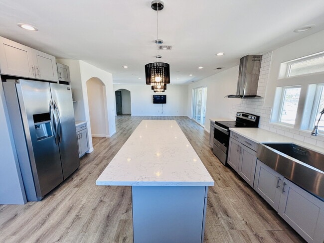 Building Photo - Gorgeous 3 bd, 2.5 ba on 1 acre