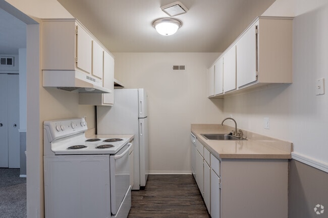 Waters Edge Estates - Waters Edge Estates Apartments