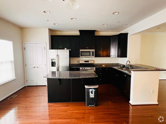 Building Photo - 7408 Slipknot Aly Rental