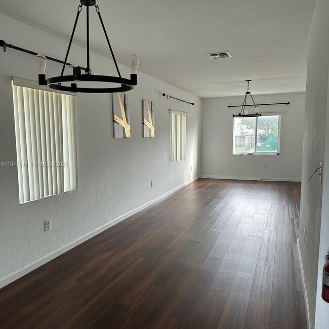 Photo - 415 NW 84th St