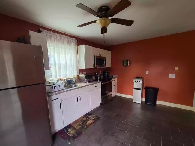 Photo - 210 Carr Ave