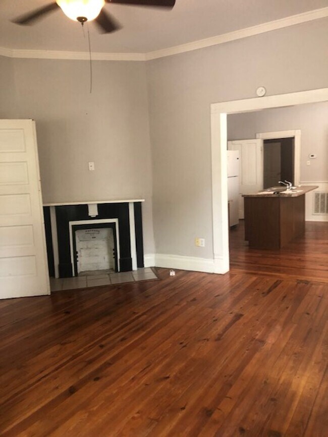 Photo - 656 E 8th Ave Unit Downstairs