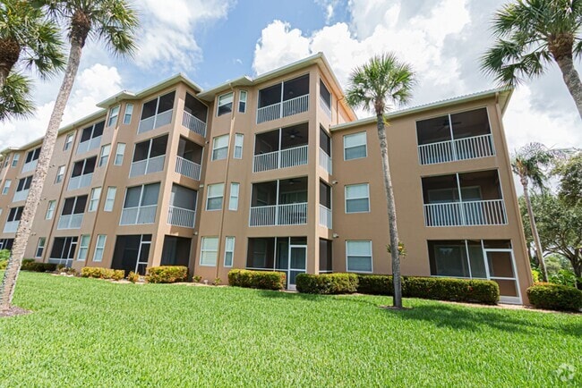 Building Photo - ?? Seasonal Golf Getaway with Stunning Vie... Rental