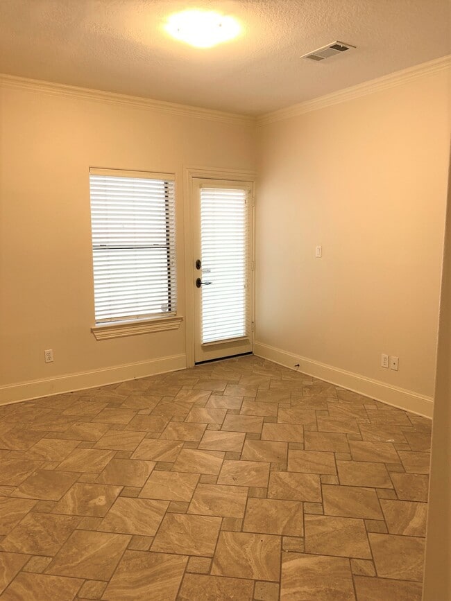 Photo - 2210 Bellefontaine