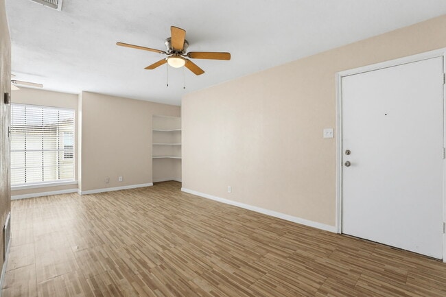 Photo - 10543 Starcrest Dr Unit 10543