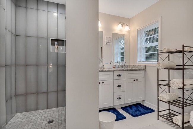 Photo - 1296 Diamond Ave SE