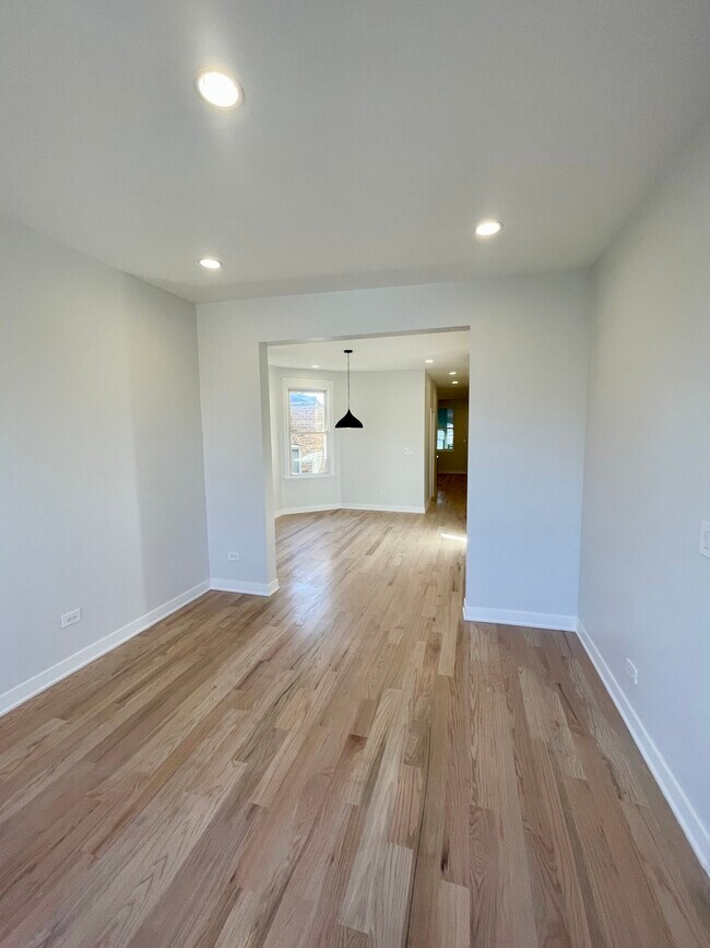 Photo - 3006 N Troy St Unidad Floor 1