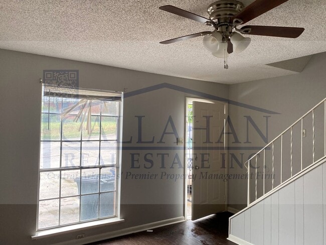 Photo - Duplex in NLR