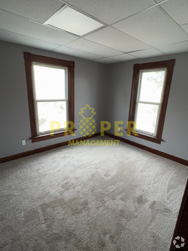 Building Photo - 3 bedrooms 2 full bathrooms Rental