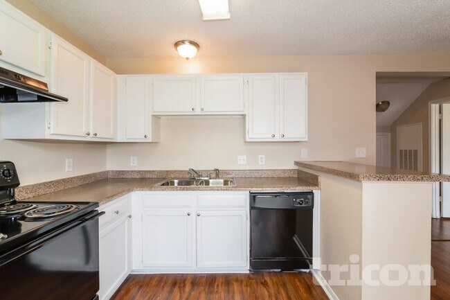 Photo - 3250 Kelling St