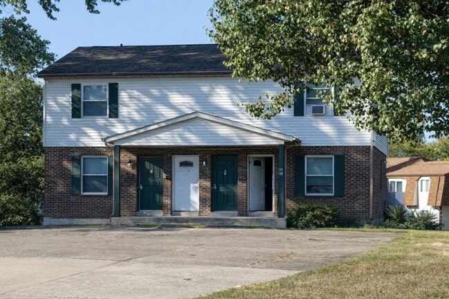 Building Photo - 1420 Villa Ct