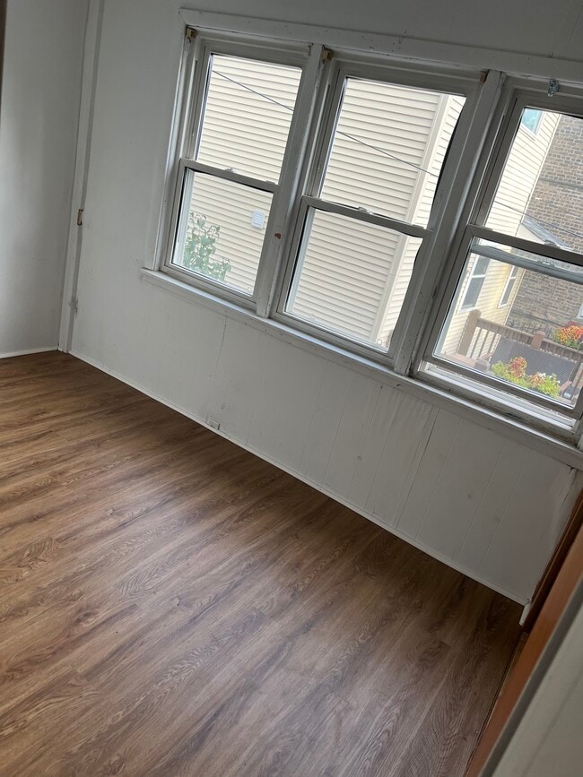 Bedroom 2 - 3007 W Sunnyside Ave Unit 2