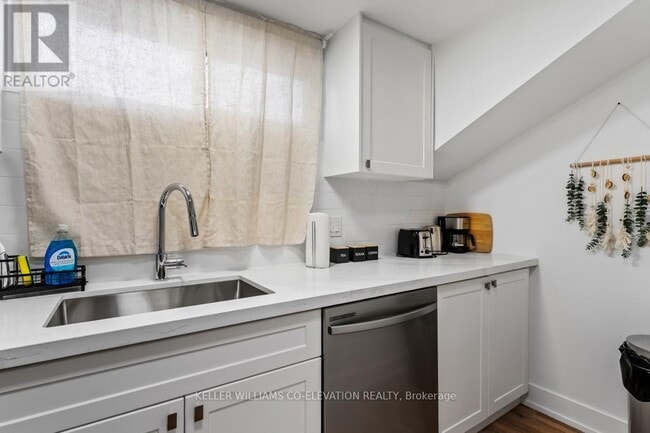 Photo - 610 King St E