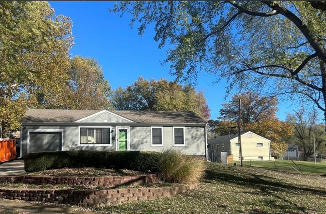 For Rent: Beautiful 3-Bedroom Home in Independence, MO - 3229 S Trail Ridge Dr House