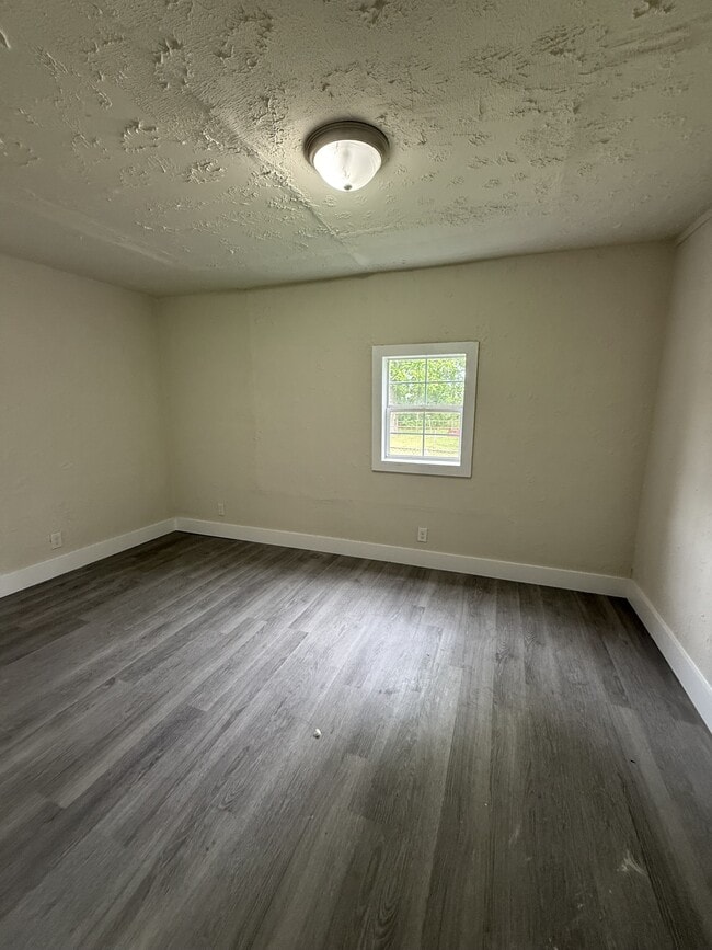 Photo - 1303 Main St