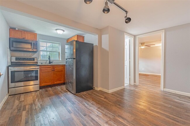 Photo - 4206 Walker St Apartment Unit B