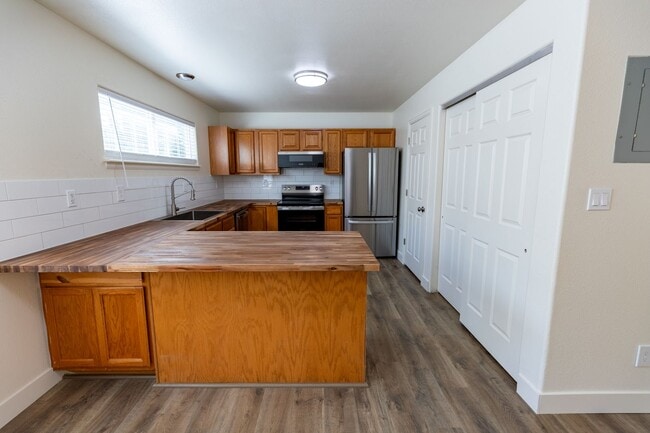 Photo - 1240 Bunting Ave Unit 1