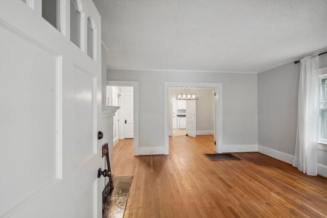 Living room - 1858 Lyle Ave