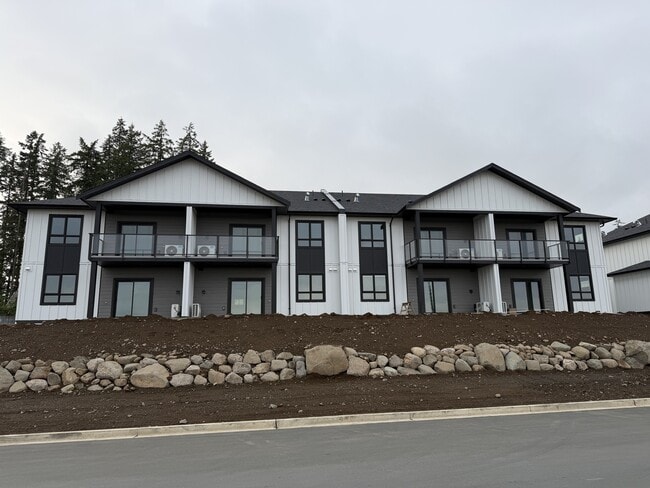 Building Photo - 590 Old Petersen Rd Unit 107