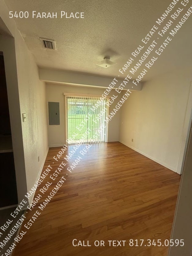 Photo - 5400 Farah Pl
