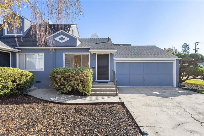 Building Photo - 3131 Fernside Blvd Unit 3131 Fernside Blvd - LU