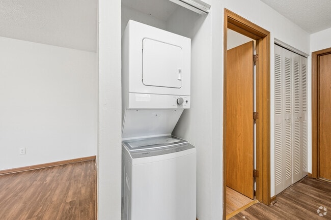 3BR, 2BA - 1,040SF - Laundry