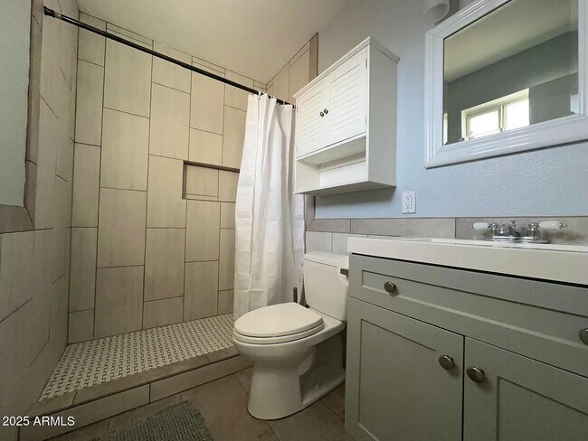 Photo - 1 W Fairmont Dr