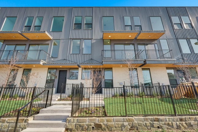 Photo - 1906 Annex Ave