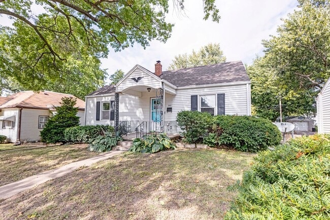 Photo - 3BR Cottage with Large Backyard, Garage and a Basement!
