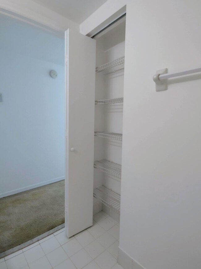 Photo - Modern 1BR/1BA Condo with Stainless Steel Appliances – Downtown Miami