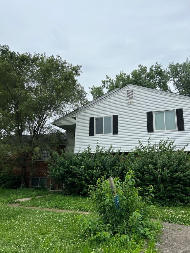 Building Photo - 6028 Laurel Hall Dr Unit 6028 Laurel Hall Dr #2