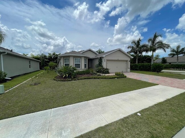 Photo - 690 Hadley Pl E