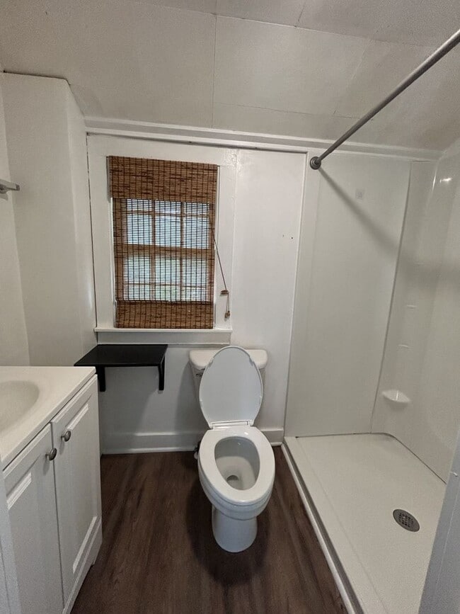 Photo - Nice 1 bedroom 1 bath Apt., great location Walking distance to PSU.. ALL UTILITIES Included excep...
