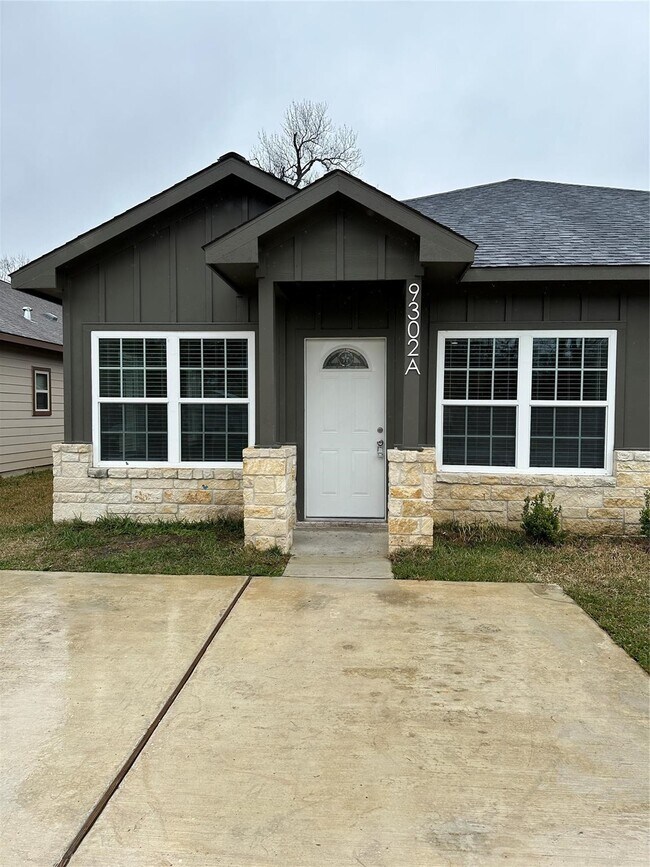 Photo - 9302 Bean St