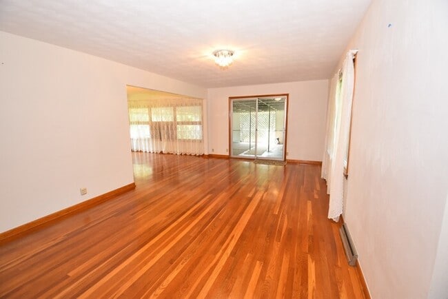 Photo - Beautiful 3 Bedroom Home over Looking Lake Chapin