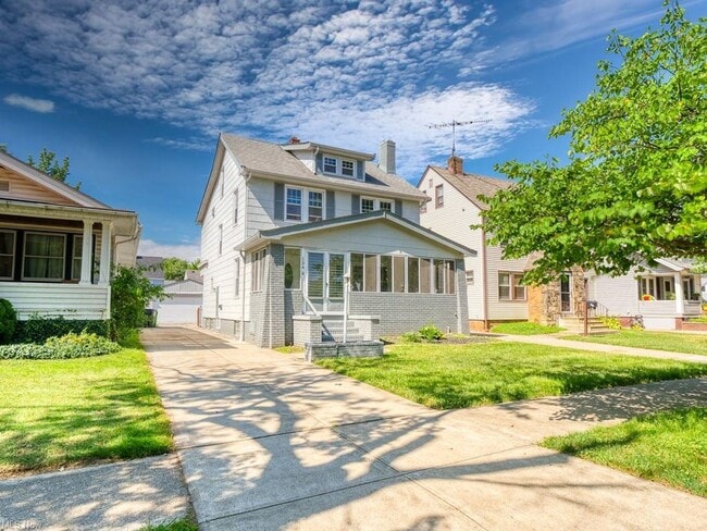 Building Photo - Lakefront 4-Bedroom Home for Rent in Euclid, OH