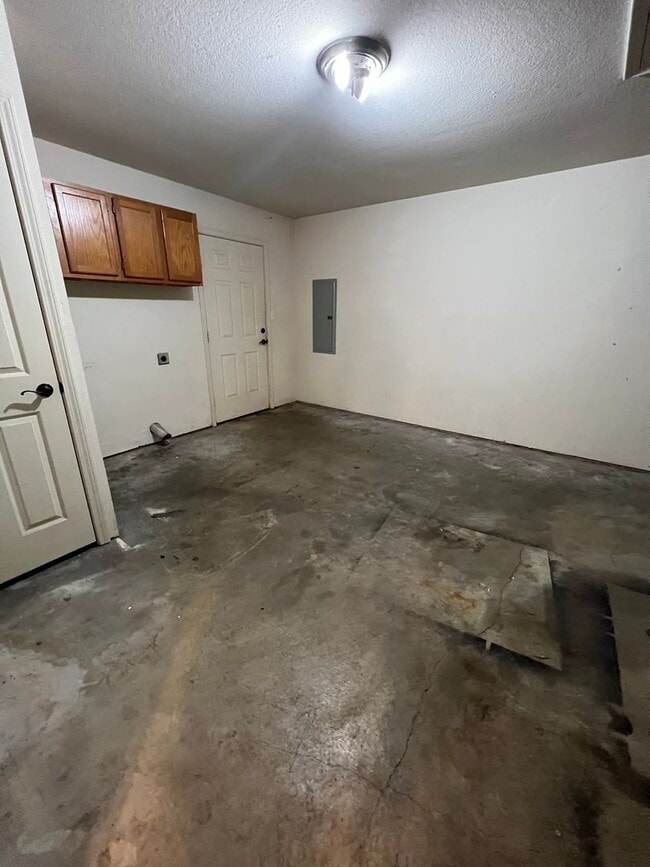 Photo - 3 Bed, 2 Bath, 1058 SQ FT, 1 Car Garage