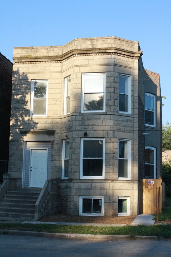 Building Photo - 6433 S Vernon Ave Rental