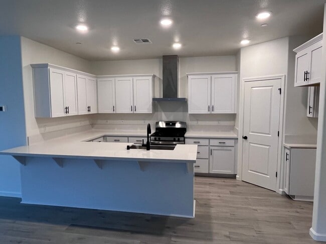 Photo - BEAUTIFUL NEWER HOME IN WEST ROSEVILLE!!