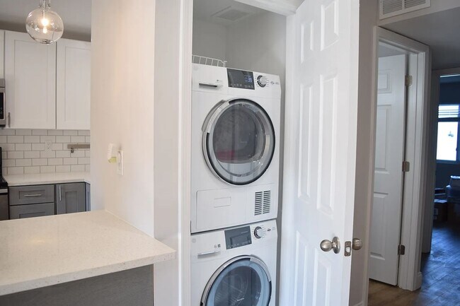 Photo - 807-809 W 40th Street Unit 807-7