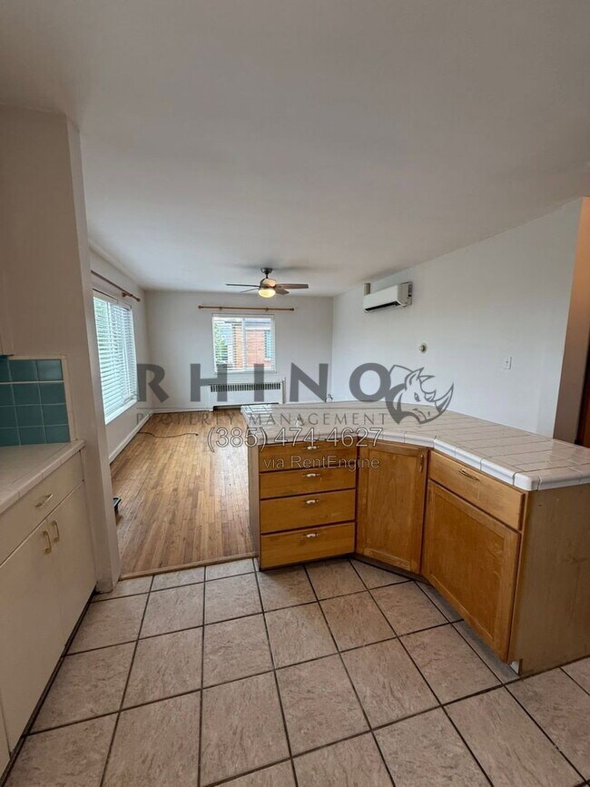 Photo - 615 Grand St E Unit 4