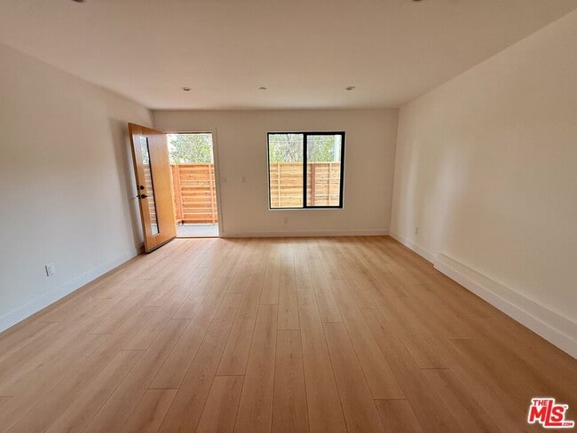 Photo - 2705 Benedict St