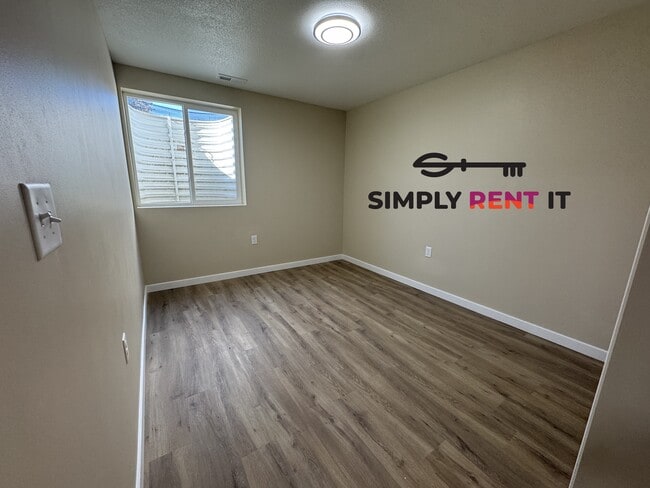 Photo - All Utilities Included, 1 Bed, New Renovation, Lower Level