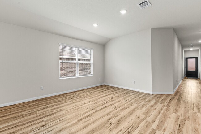 Photo - 15011 Maskette Ave