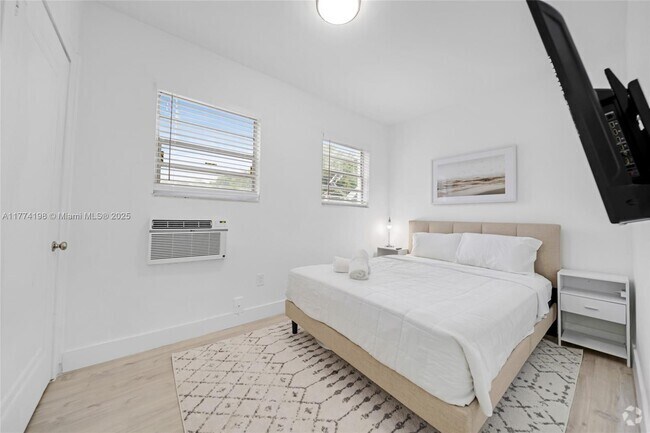 Building Photo - 1029 SW 5th St Unit 1 Rental