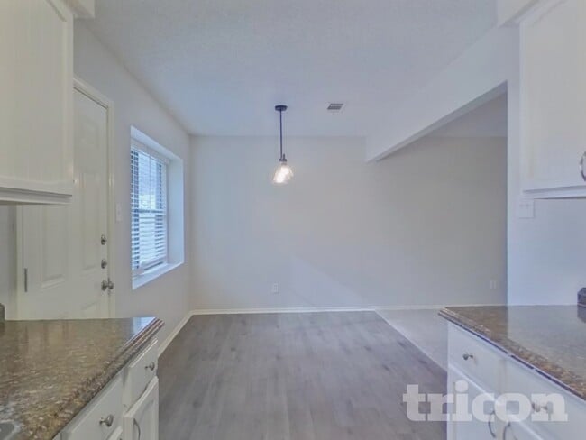 Photo - 537 Greenway Dr