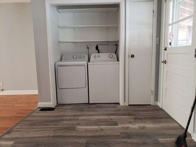 Photo - 220 W Oneida Ave