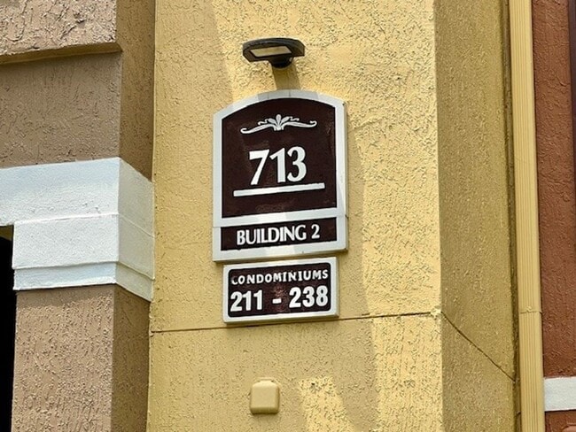 Photo - MOVE IN NOW!! 3RD FLOOR 1X1-SCREENED IN PO... Unidad 237