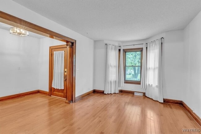 Photo - 260 Baynes St