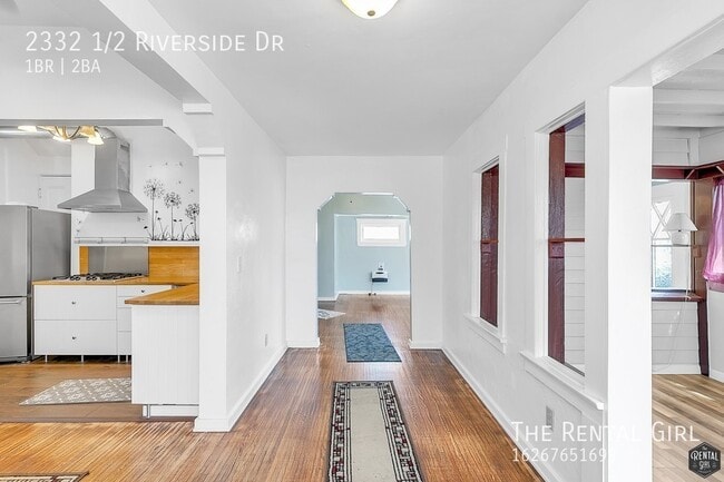 2332 1/2 Riverside Dr-